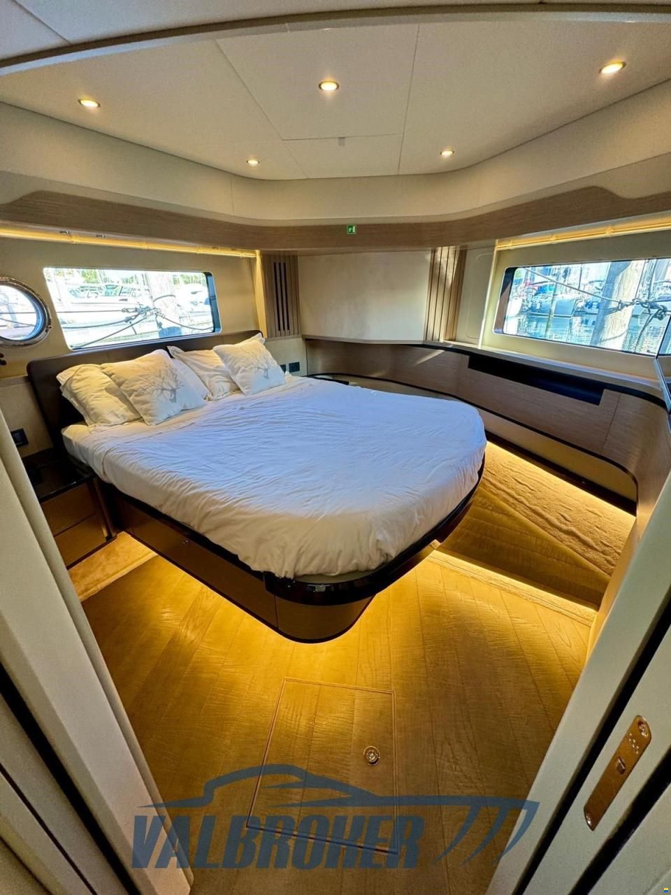 Absolute 52 NAVETTA