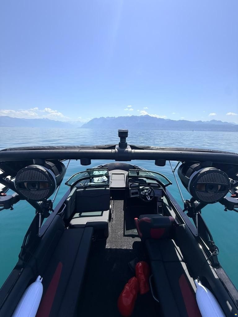 MasterCraft NXT23 | 202 | Black x Red