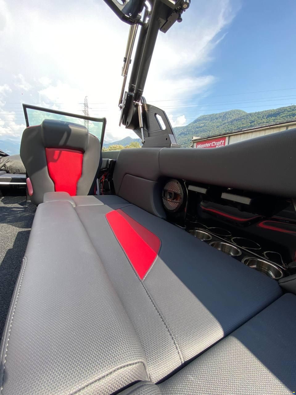 MasterCraft NXT23 | 2024 | Black x Red