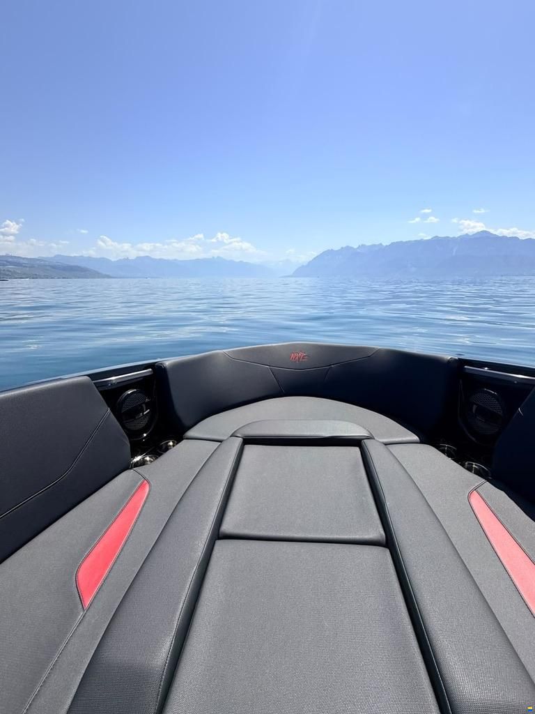 MasterCraft NXT23 | 202 | Black x Red