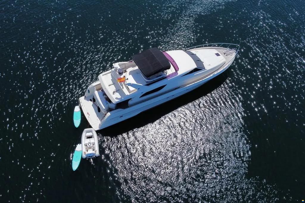 Ferretti 70