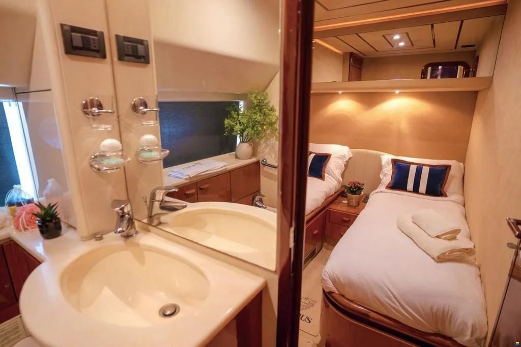 Ferretti 70