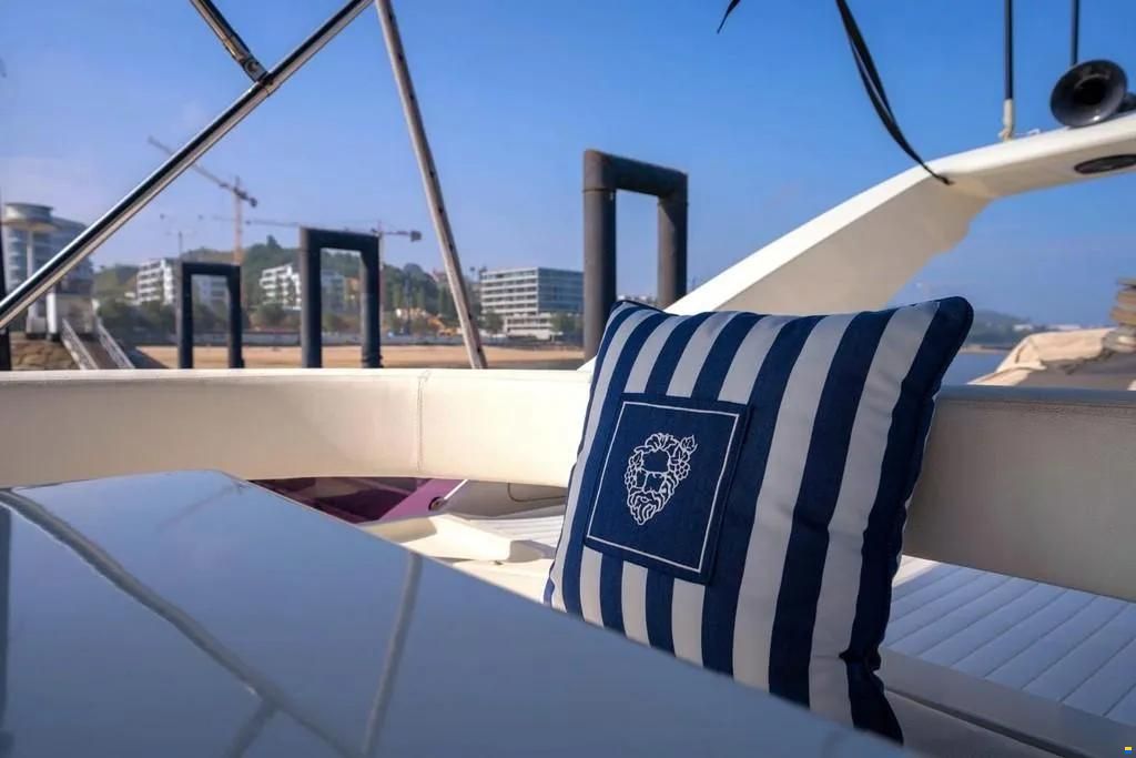 Ferretti 70
