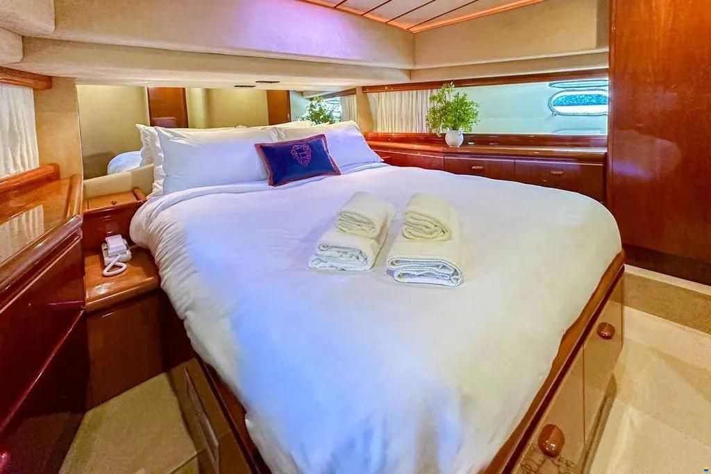 Ferretti 70