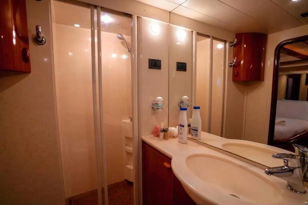 Ferretti 70