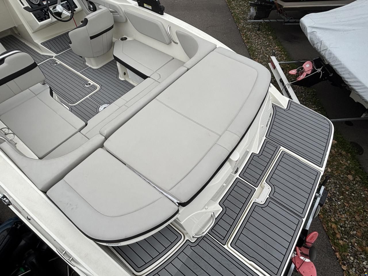 Sea Ray 210 SPXE