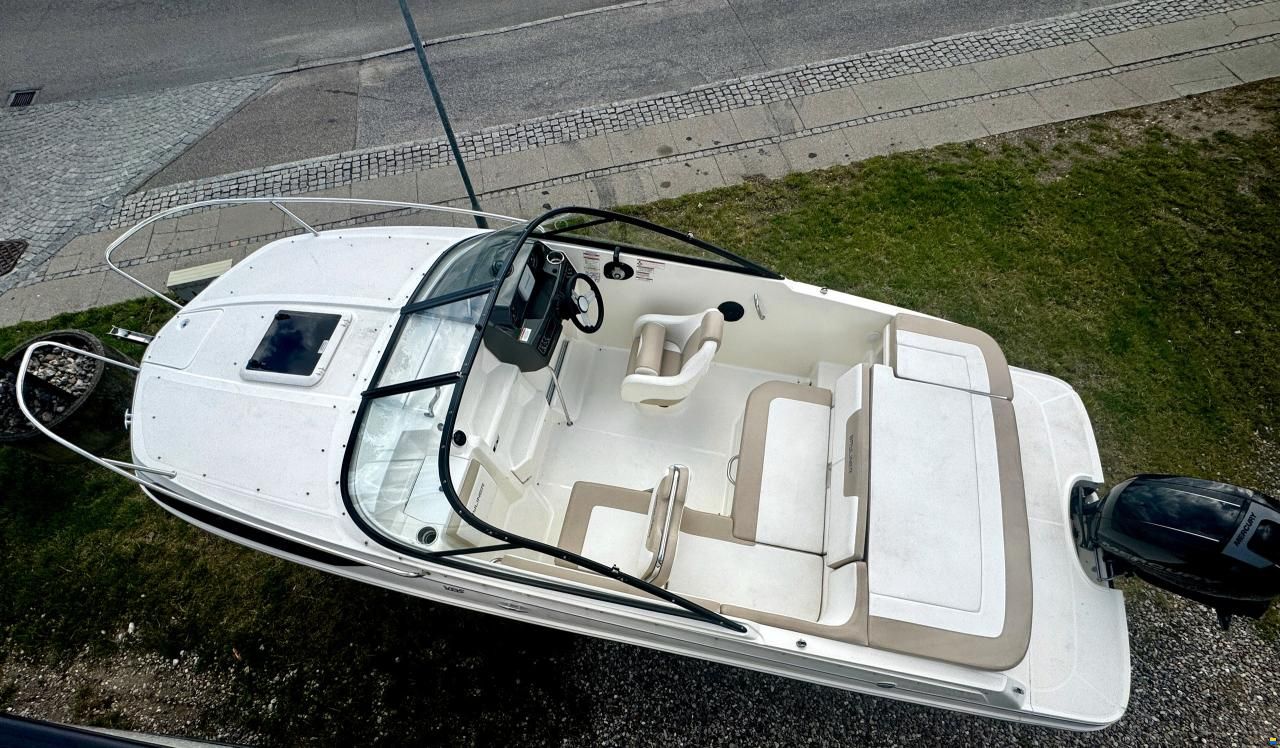 Bayliner VR5 Cuddy