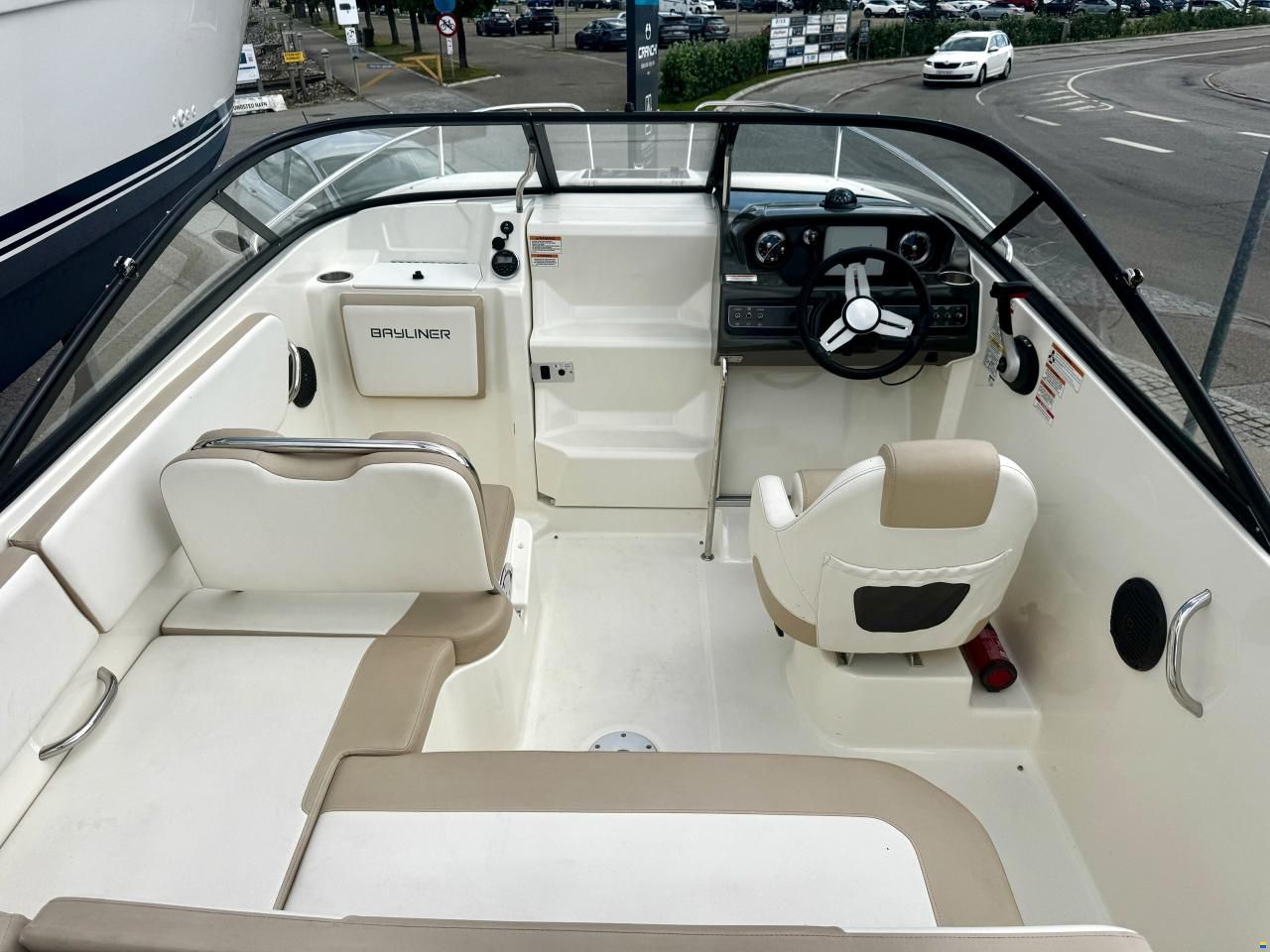 Bayliner VR5 Cuddy