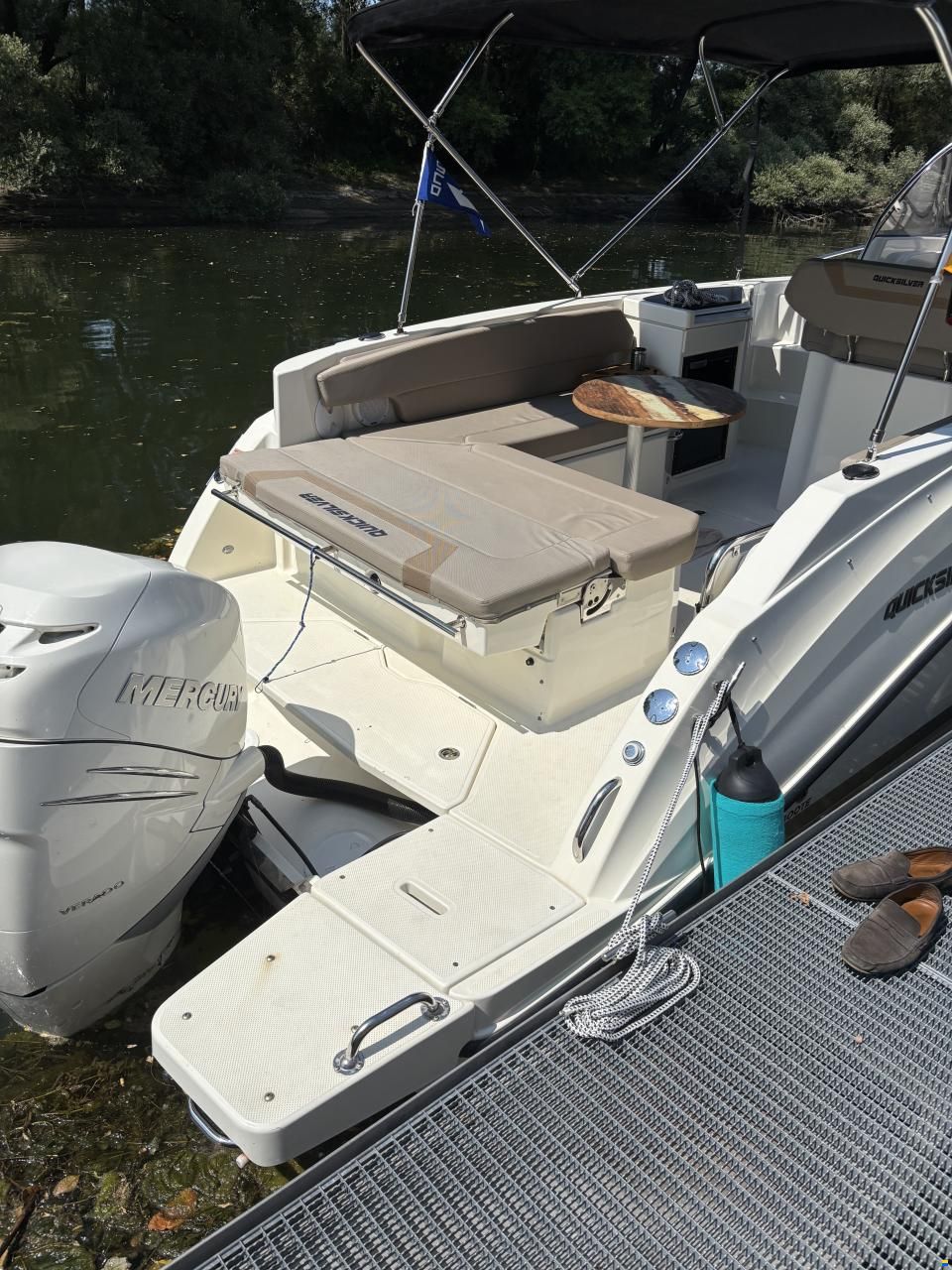 Quicksilver 805 Sundeck