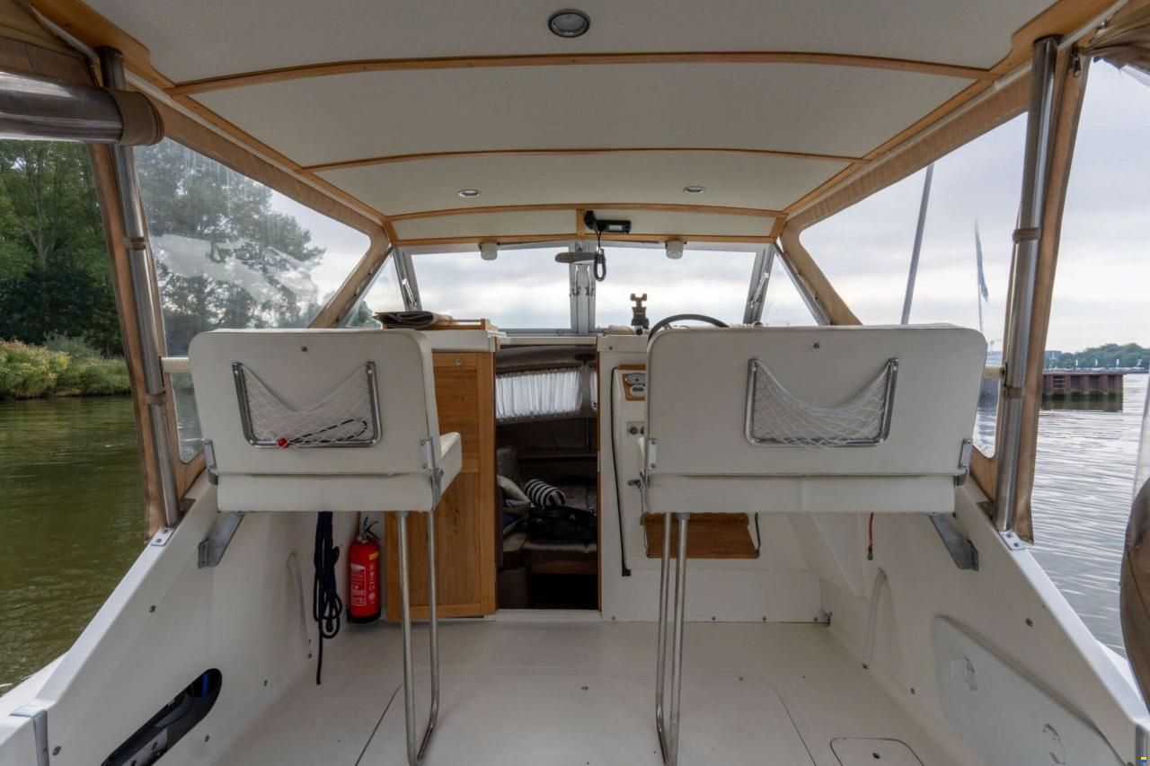 Bertram 25 Express Cruiser