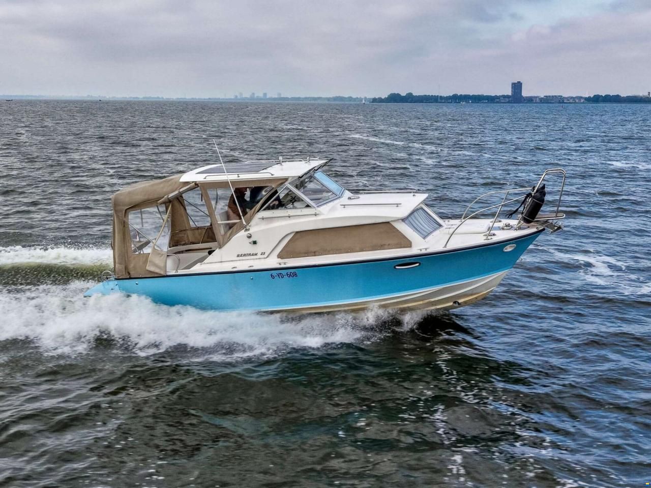 Bertram 25 Express Cruiser