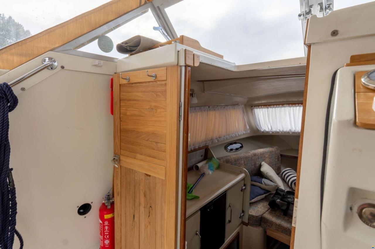 Bertram 25 Express Cruiser