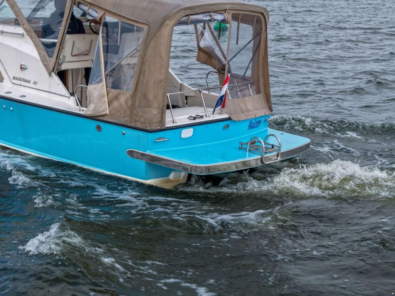 Bertram 25 Express Cruiser