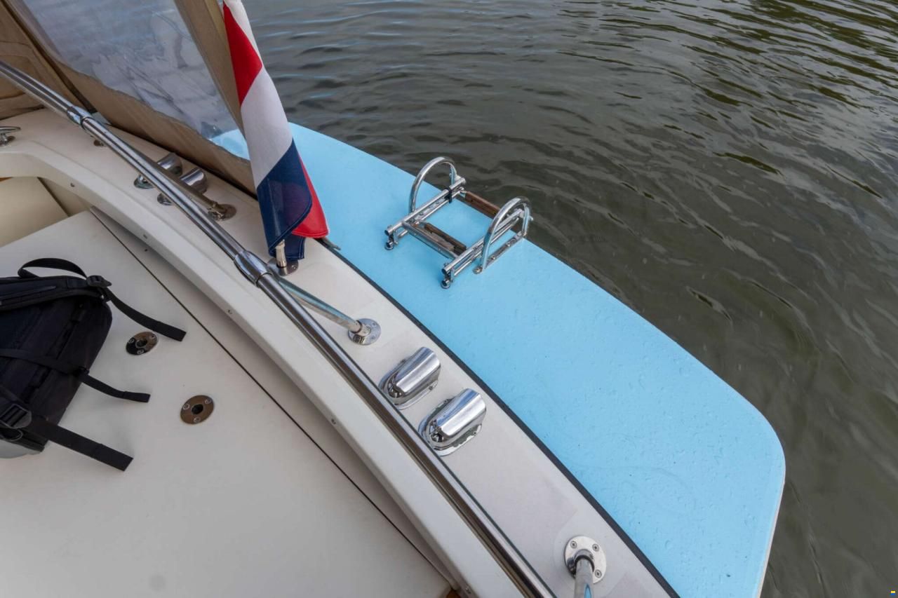 Bertram 25 Express Cruiser