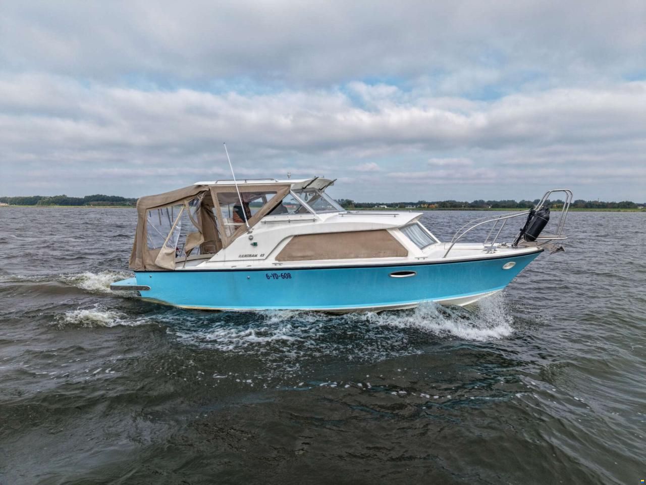 Bertram 25 Express Cruiser