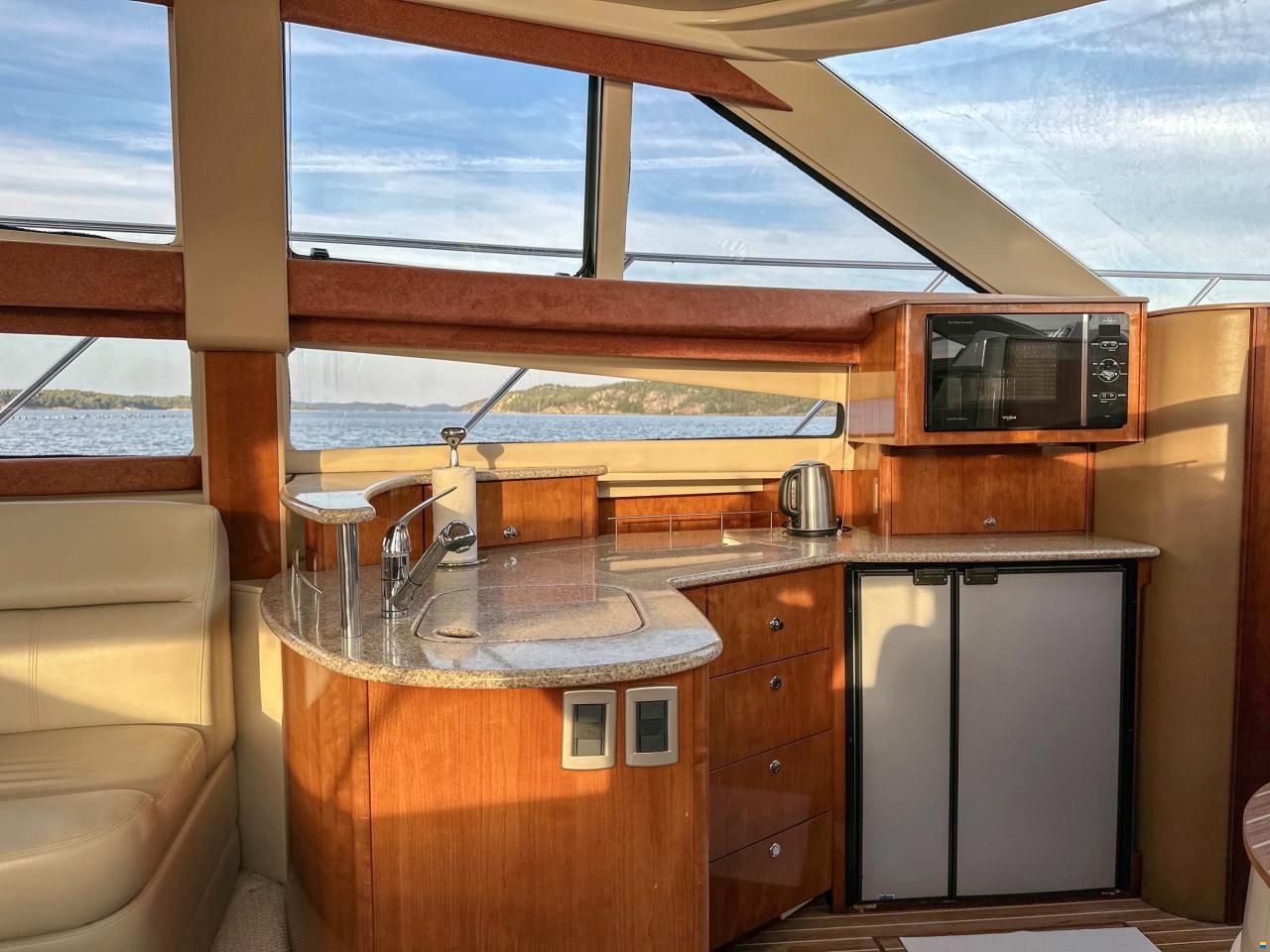 Meridian Yachts 391 Sedan