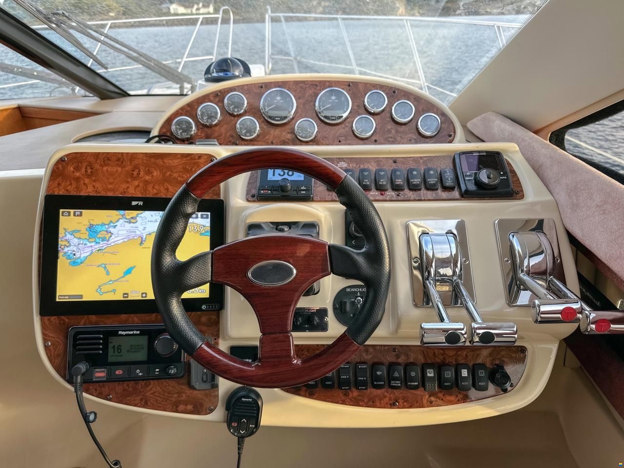 Meridian Yachts 391 Sedan