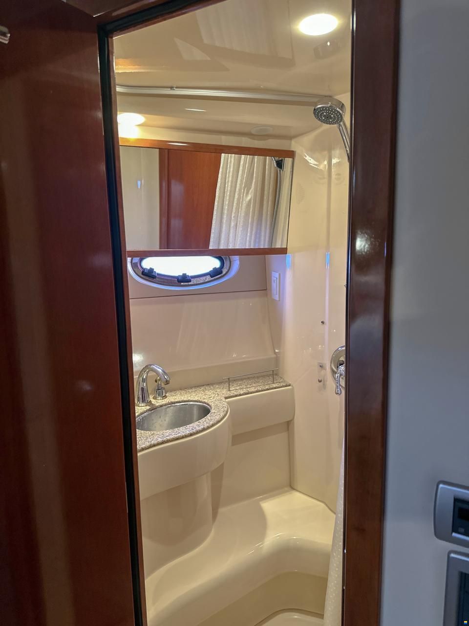 Meridian Yachts 391 Sedan