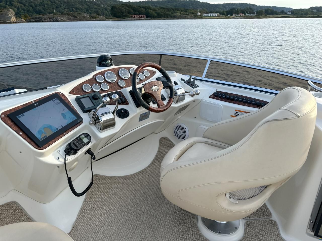 Meridian Yachts 391 Sedan