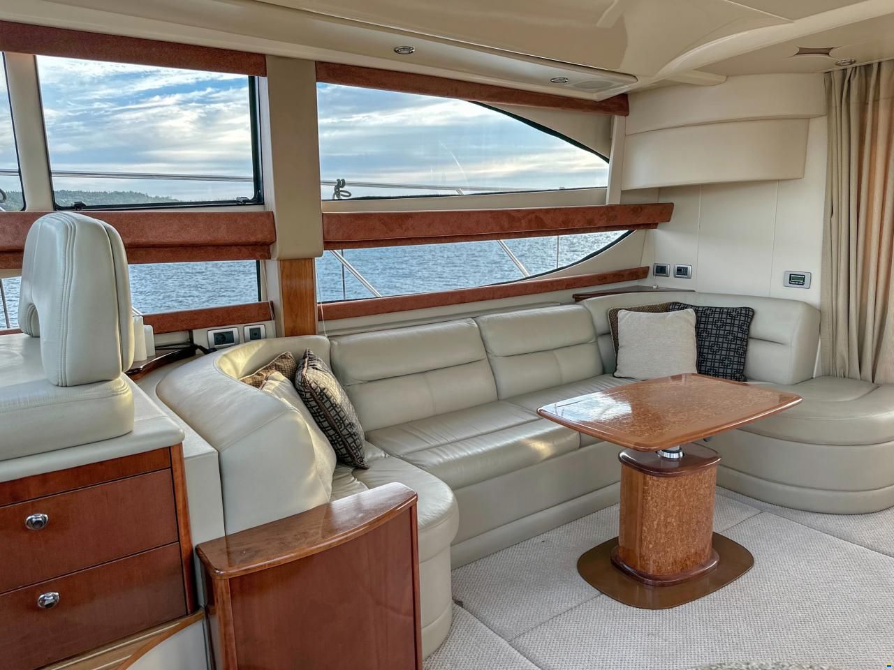 Meridian Yachts 391 Sedan