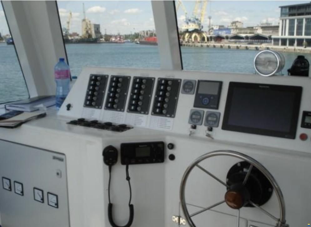 Fberglass power catamaran MAVI