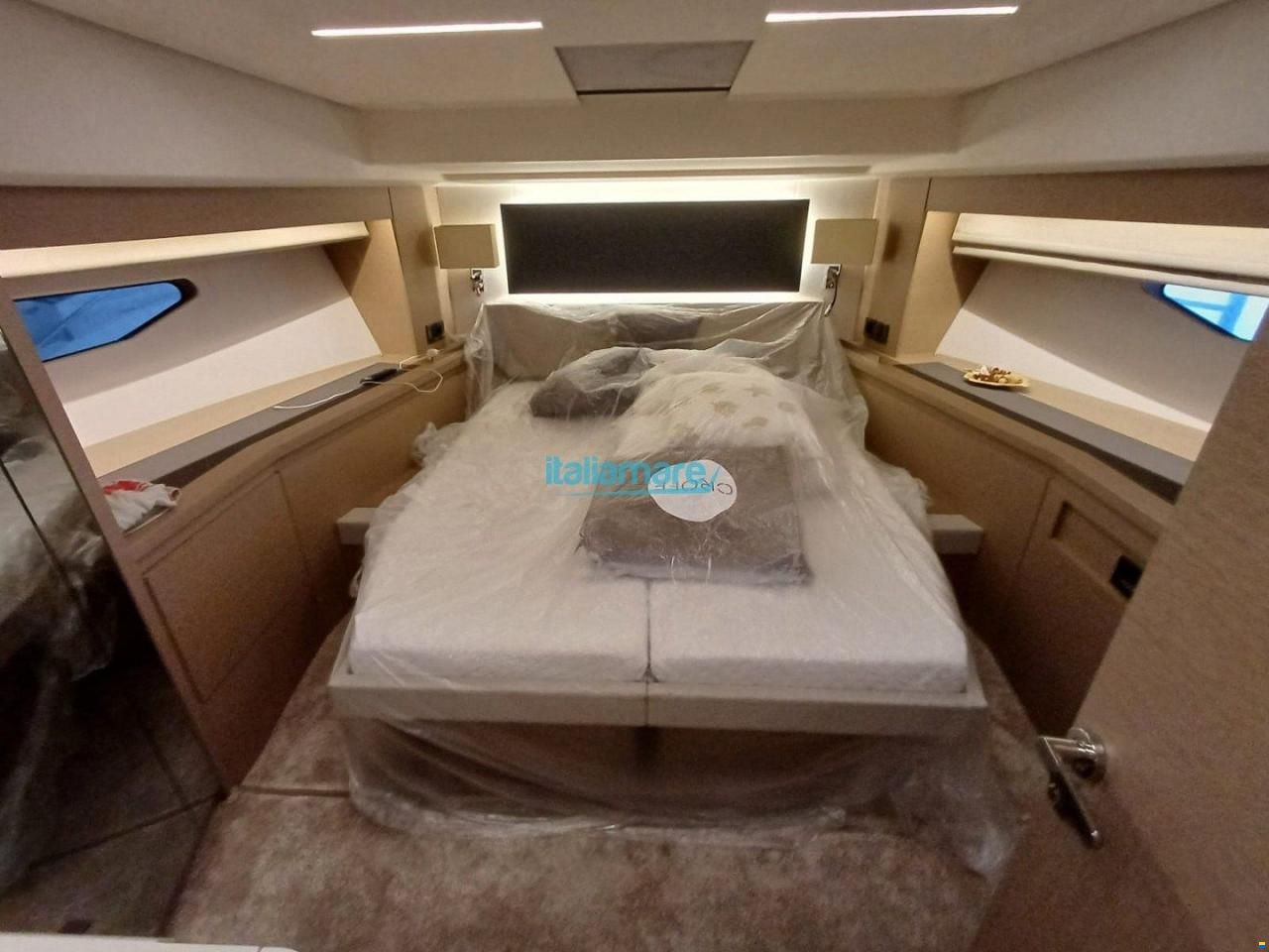 Prestige 590 F