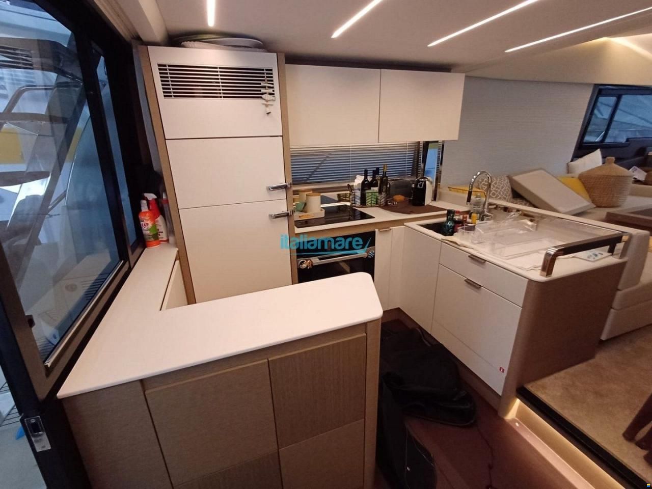 Prestige 590 F