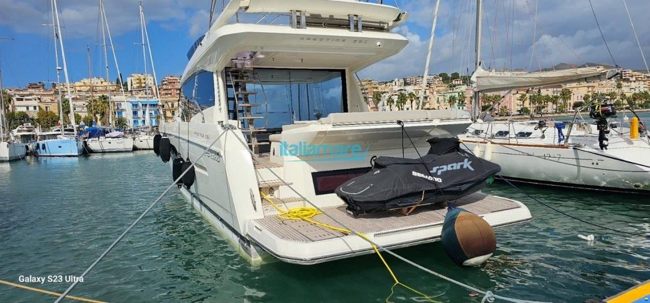 Prestige 590 F