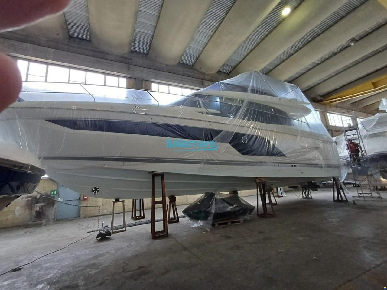 Prestige 590 F
