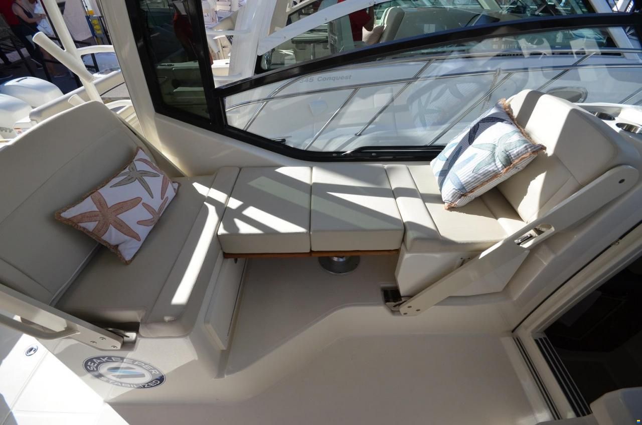 Boston Whaler 325 Conquest