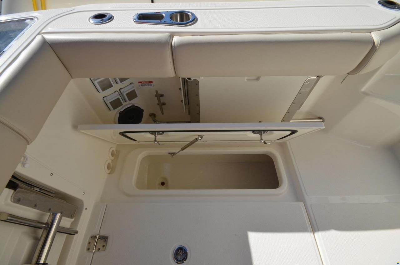 Boston Whaler 325 Conquest