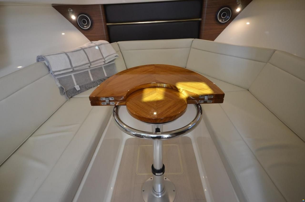 Boston Whaler 325 Conquest