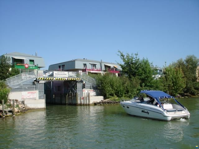 Liegeplätze im Broyekanal