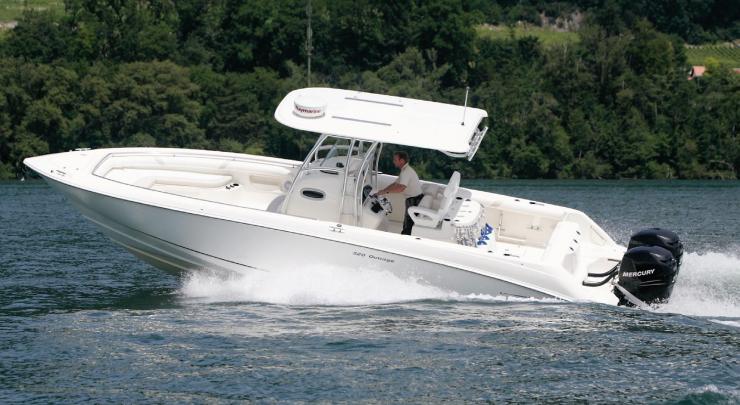 Boston Whaler 320 Outrage en test