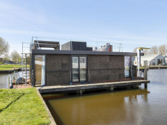 Waterlily Large Canal Houseboat