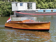 Antieke autoboot/runabout-Witsen Alkmaar