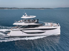 Prestige Yachts M8