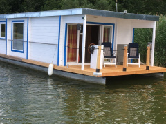 solides zuverlässiges Hausboot