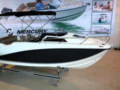 Quicksilver Activ 555 Cabin