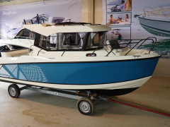 Quicksilver Activ 805 pilothouse