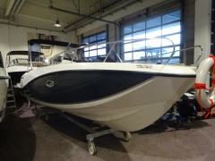 Quicksilver Activ 675 Sundeck