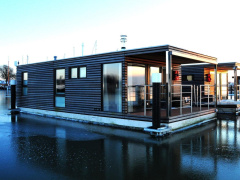 HT4 Houseboat Mermaid 1 With Charter