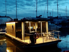 Schwimmende Ferienwohnung mit Sauna