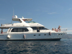 Carver 560 Voyager