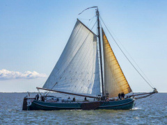 Tjalk Groninger chartertjalk/woonschip