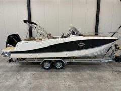 Quicksilver 755 Sundeck