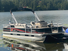 Sun Tracker FISHIN' BARGE® 22 DLX