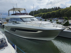 Prestige Yachts 520