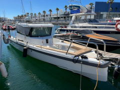 Axopar 28 Cabin