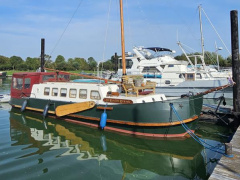 Traditionelles Plattbodenschiff